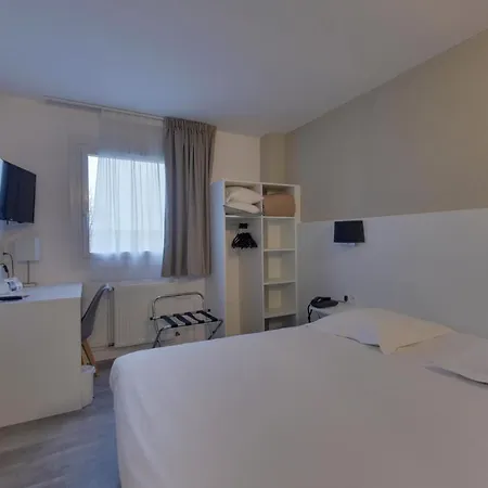 Hotel The Originals Acropole 3*