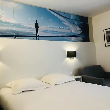 Hotel The Originals Bernay Acropole 3*