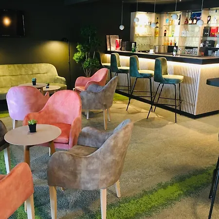 Hotel The Originals Acropole